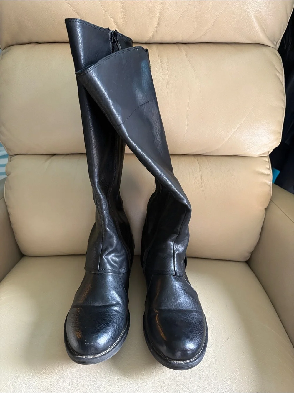 Breslin classic black